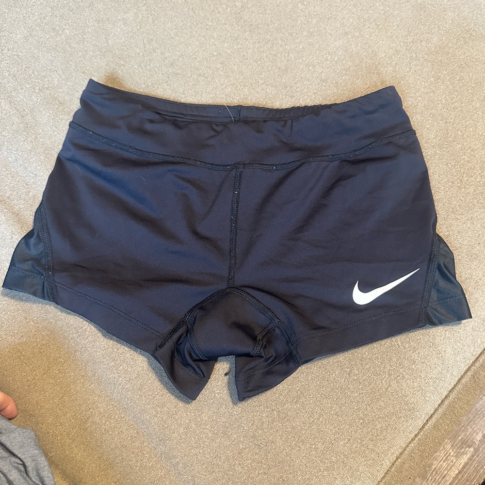 (s) black athletic nike shorts